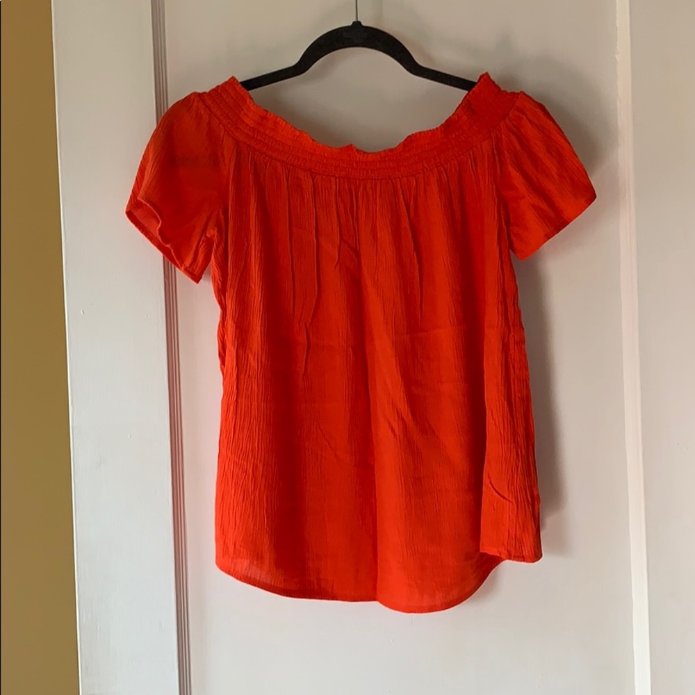 Off-shoulder shirt